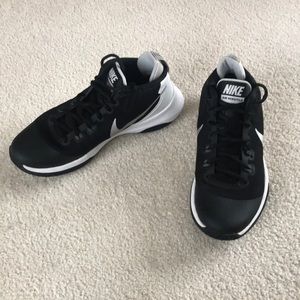 Women’s basketball sneakers